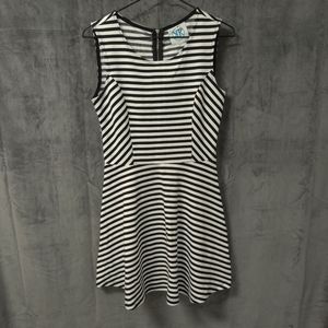 K K Black and White Striped Sleeveless Dress Size Medium